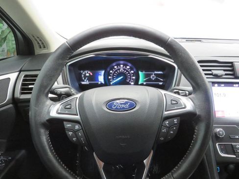 Used 2019 Ford Fusion SE w/ Equipment Group 151A image 16