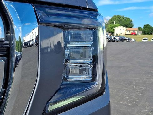 Used 2021 GMC Yukon XL SLT w/ SLT Premium Package AWD/4WD image 9