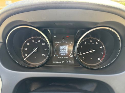 Used 2018 Land Rover Discovery Sport HSE Luxury image 18