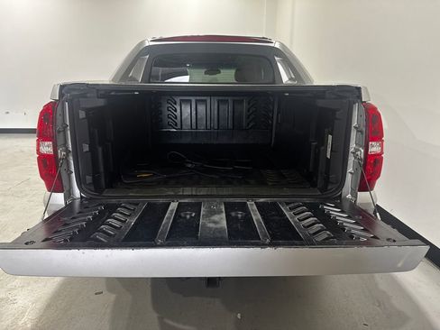Used 2011 Chevrolet Avalanche LTZ image 27
