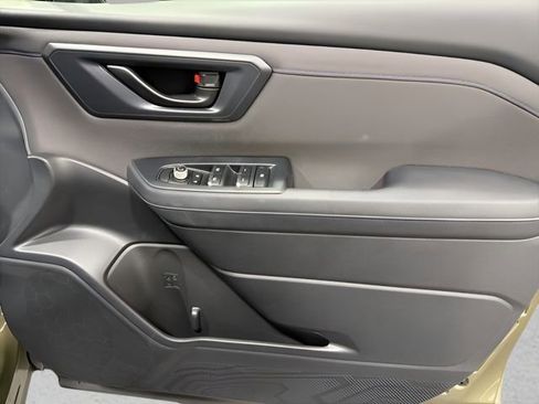 Certified 2025 Subaru Forester Premium AWD/4WD image 9