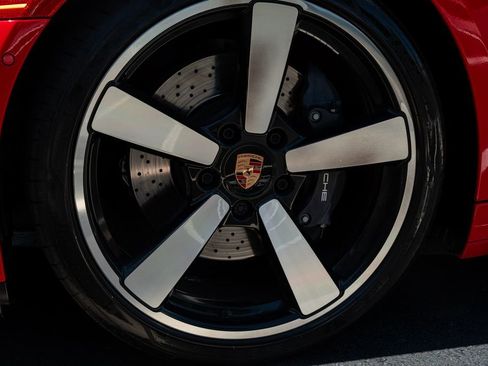 Used 2025 Porsche 911 Carrera RWD image 25