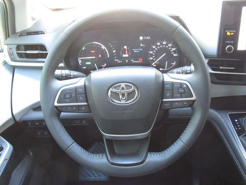 Certified 2025 Toyota Sienna XLE w/ XLE Plus Package AWD/4WD image 28