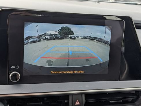 Used 2024 Toyota Prius XLE FWD image 18