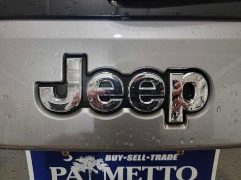 Used 2017 Jeep Grand Cherokee Limited image 46