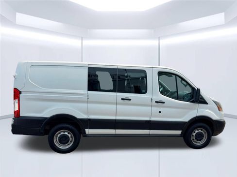 Used 2015 Ford Transit 250 130 Low Roof RWD image 4