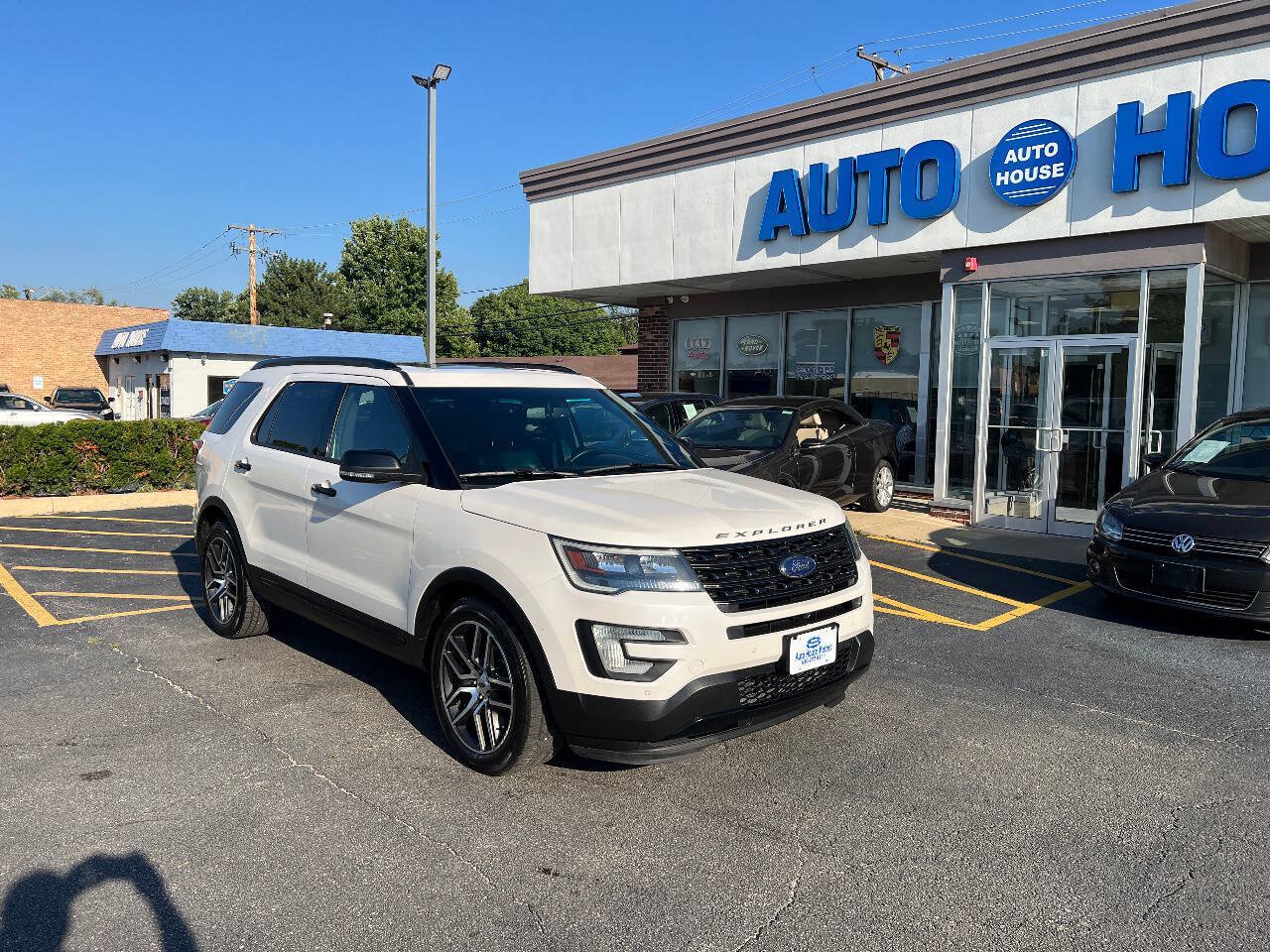 Used 2016 Ford Explorer Sport w/ Equipment Group 401A AWD/4WD image 3