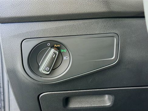 Used 2023 Volkswagen Tiguan SE image 10