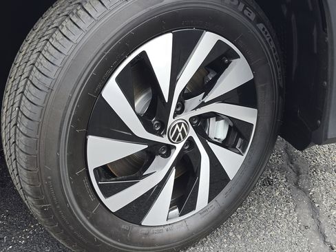 New 2026 Volkswagen Tiguan S image 13