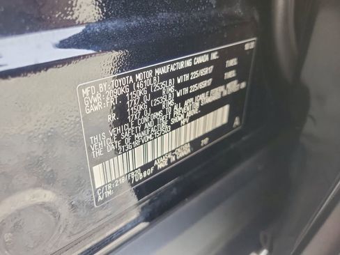 Used 2021 Toyota RAV4 LE image 30