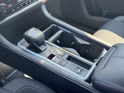 Used 2024 Nissan Pathfinder SV image 23