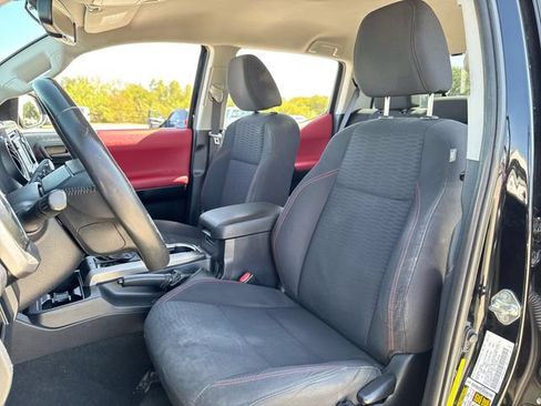 Used 2017 Toyota Tacoma SR5 RWD image 11