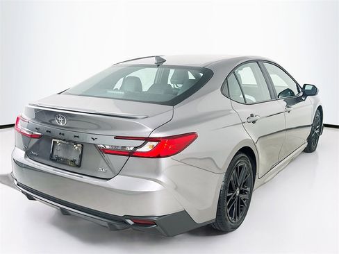 Used 2025 Toyota Camry SE image 4