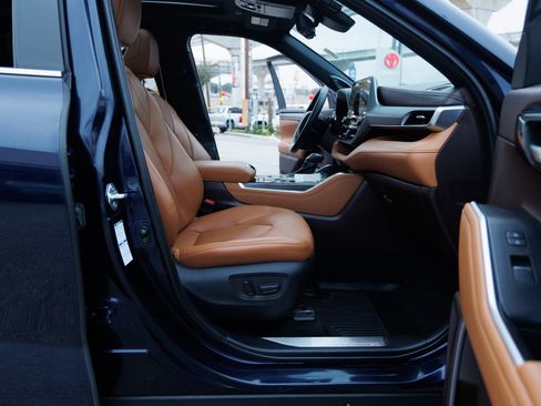 Used 2021 Toyota Highlander Platinum image 51