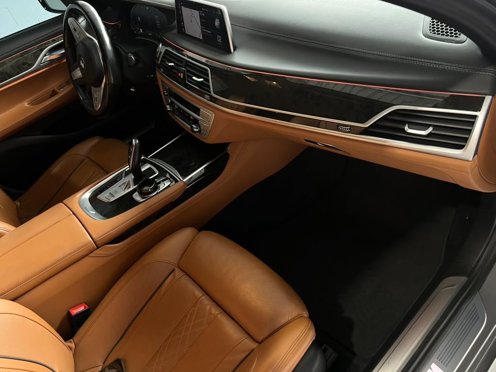 Used 2022 BMW 750i xDrive w/ Executive Package AWD/4WD image 19