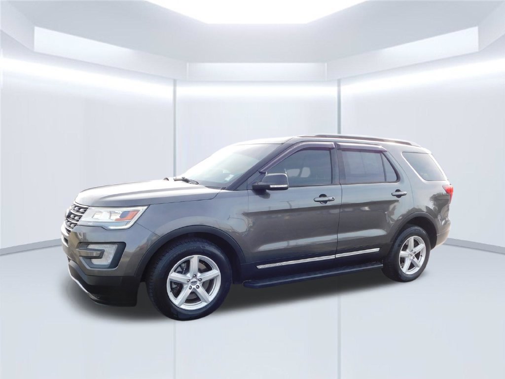 Used 2017 Ford Explorer XLT AWD/4WD image 7