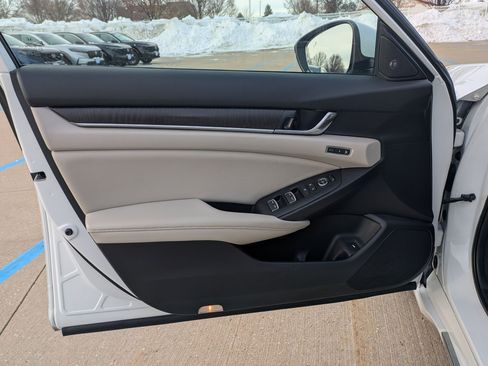 Certified 2019 Honda Accord Touring image 11