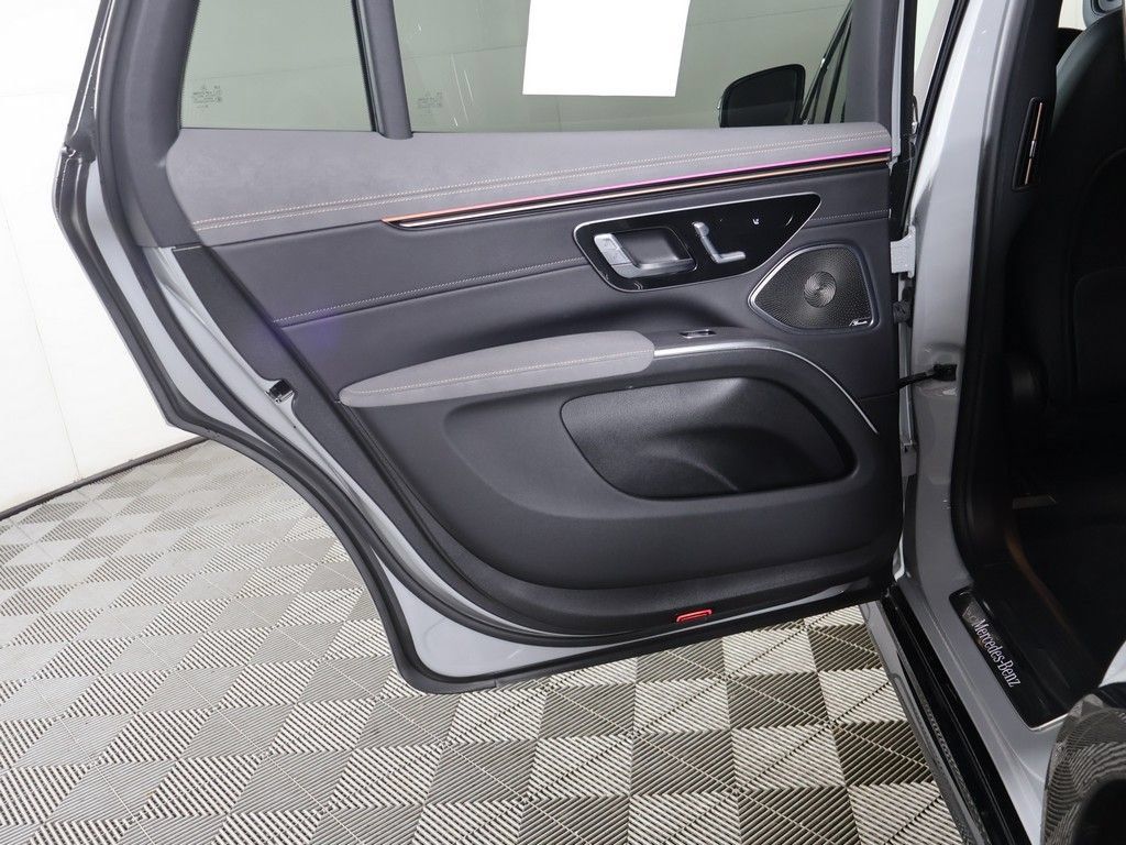 Used 2023 Mercedes-Benz EQS 580 4MATIC SUV image 27