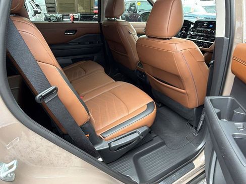 Used 2024 Nissan Pathfinder Platinum w/ Cargo Package FWD image 19