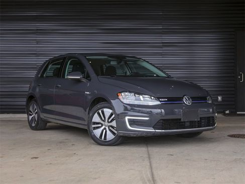 Used 2019 Volkswagen e-Golf SE w/ Driver Assistance Package image 9