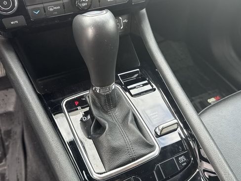 Used 2024 Jeep Compass Limited image 19