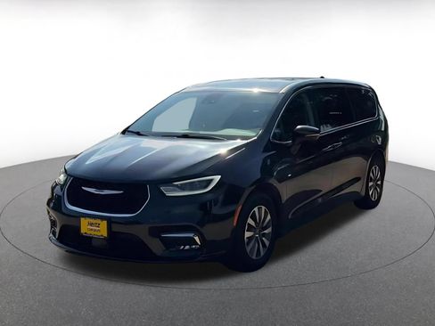 Used 2023 Chrysler Pacifica Touring-L FWD image 7