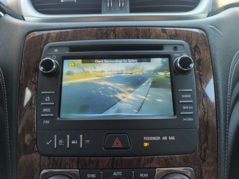 Used 2014 Chevrolet Traverse LT AWD/4WD image 24