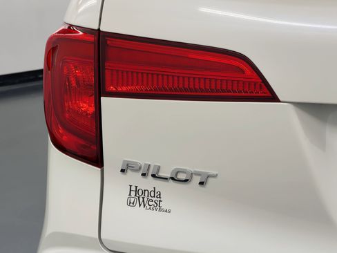 Certified 2017 Honda Pilot LX image 13