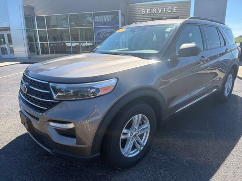 Used 2021 Ford Explorer XLT w/ Equipment Group 202A RWD image 3