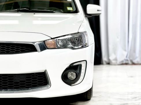 Used 2017 Mitsubishi Lancer ES image 3