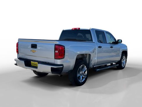 Used 2018 Chevrolet Silverado 1500 Custom w/ Custom Convenience Package RWD image 5