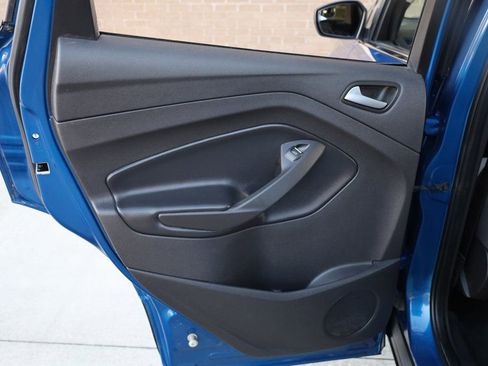 Used 2019 Ford Escape SE image 18