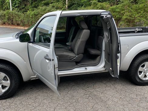 Used 2011 Nissan Frontier SV w/ SV Premium Utility Pkg RWD image 29