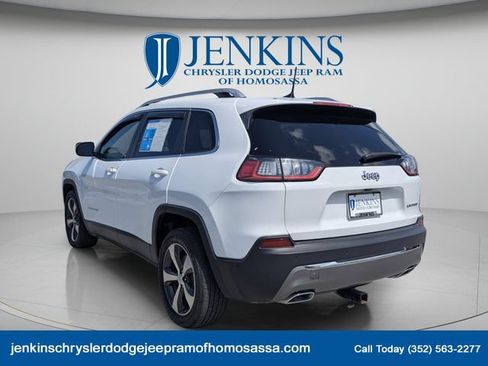 Used 2019 Jeep Cherokee Limited w/ Technology Group FWD image 8