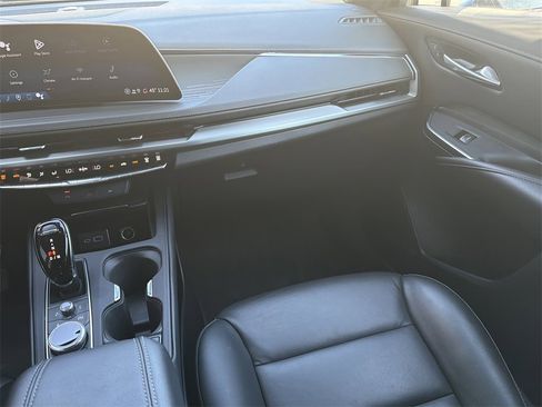 Used 2025 Cadillac XT4 Premium Luxury image 24