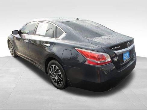 Used 2014 Nissan Altima 2.5 S w/ Display Audio Package FWD image 3