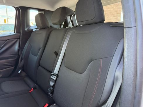 Used 2015 Jeep Renegade Trailhawk w/ Popular Equipment Group AWD/4WD image 42