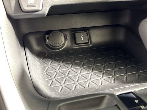 Used 2021 Toyota RAV4 LE AWD/4WD image 36