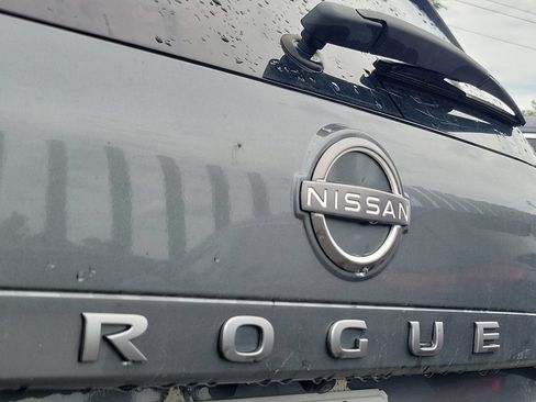 Used 2025 Nissan Rogue SV FWD image 6