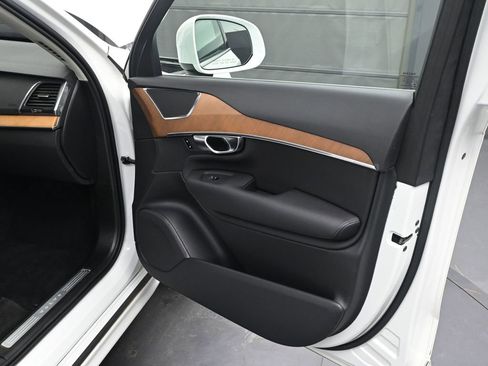 Used 2022 Volvo XC90 T6 Momentum w/ Climate Package image 20