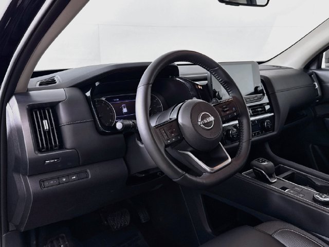 Used 2025 Nissan Pathfinder SL AWD/4WD image 9