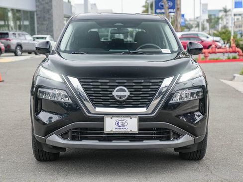 Used 2023 Nissan Rogue SV image 2