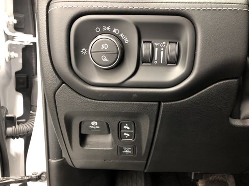 Certified 2025 RAM 1500 Limited AWD/4WD image 18