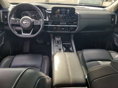 Used 2024 Nissan Pathfinder SL w/ SL Premium Package FWD image 16