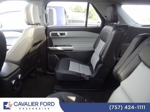 Used 2023 Ford Explorer XLT w/ Equipment Group 202A AWD/4WD image 9