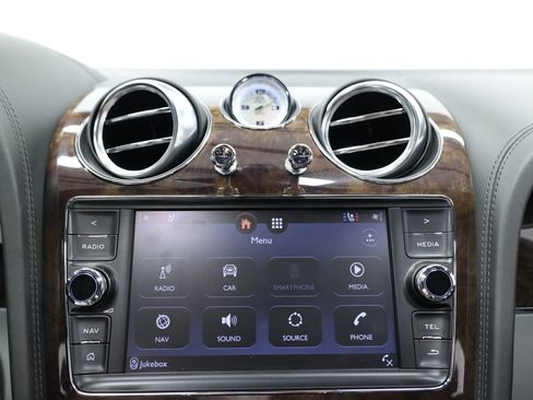 Used 2020 Bentley Bentayga Plug-In Hybrid AWD/4WD image 36