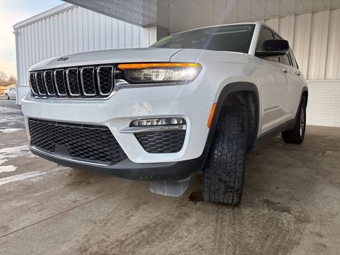 Used 2023 Jeep Grand Cherokee Limited image 34