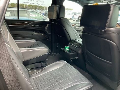 Used 2024 Cadillac Escalade Sport Platinum w/ LPO, ONYX Package image 7