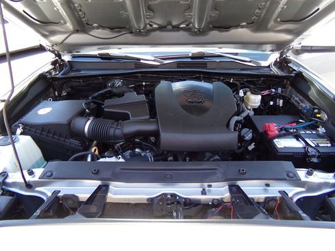 Used 2021 Toyota Tacoma SR5 AWD/4WD image 56