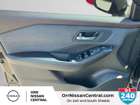 Used 2023 Nissan Rogue SV image 16